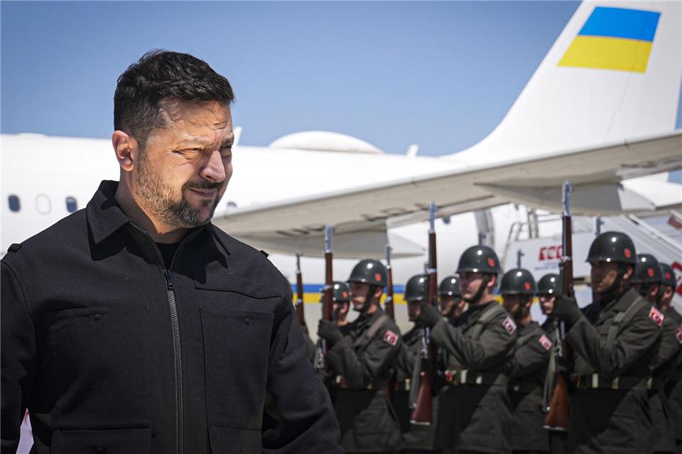 Der ukrainische Präsident Wolodymyr Selenskyj kann sich über ein neues Hilfsversprechen freuen.Metin Aktaş/Pool Anadolu/AP/dpa