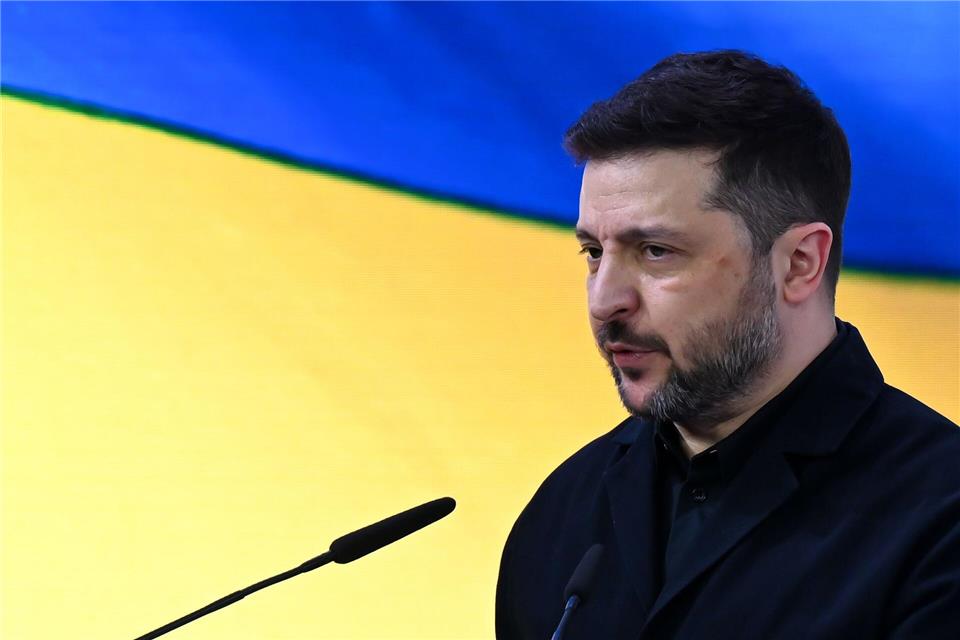 Der ukrainische Präsident Wolodymyr Selenskyj warnt vor einem neuen schweren Angriff Russlands. (Archivbild)Sven Hoppe/dpa