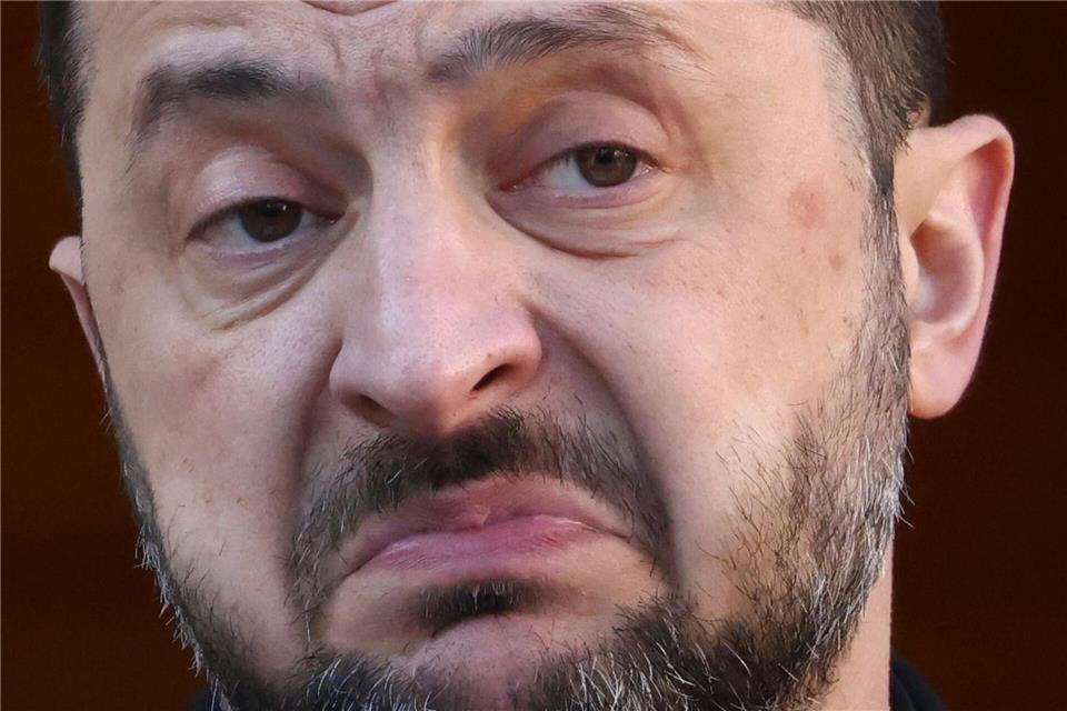 Der ukrainische Präsident Wolodymyr Selenskyj will schnell eine Nachfolge für seinen gechassten Bürochef Andrij Jermak finden. (Archivbild)Peter Morrison/AP/dpa