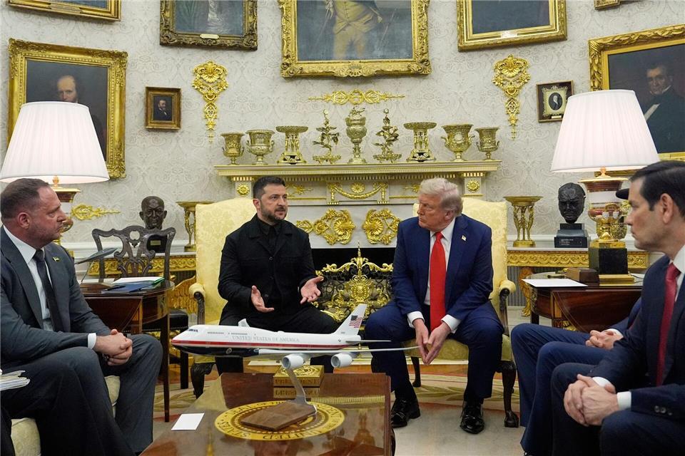 Der ukrainische Staatschef Wolodymyr Selenskyj reist ein weiteres Mal in die USA, um von Washington neue Waffen für den Krieg mit Russland zu erbitten. (Archivbild)Julia Demaree Nikhinson/AP/dpa