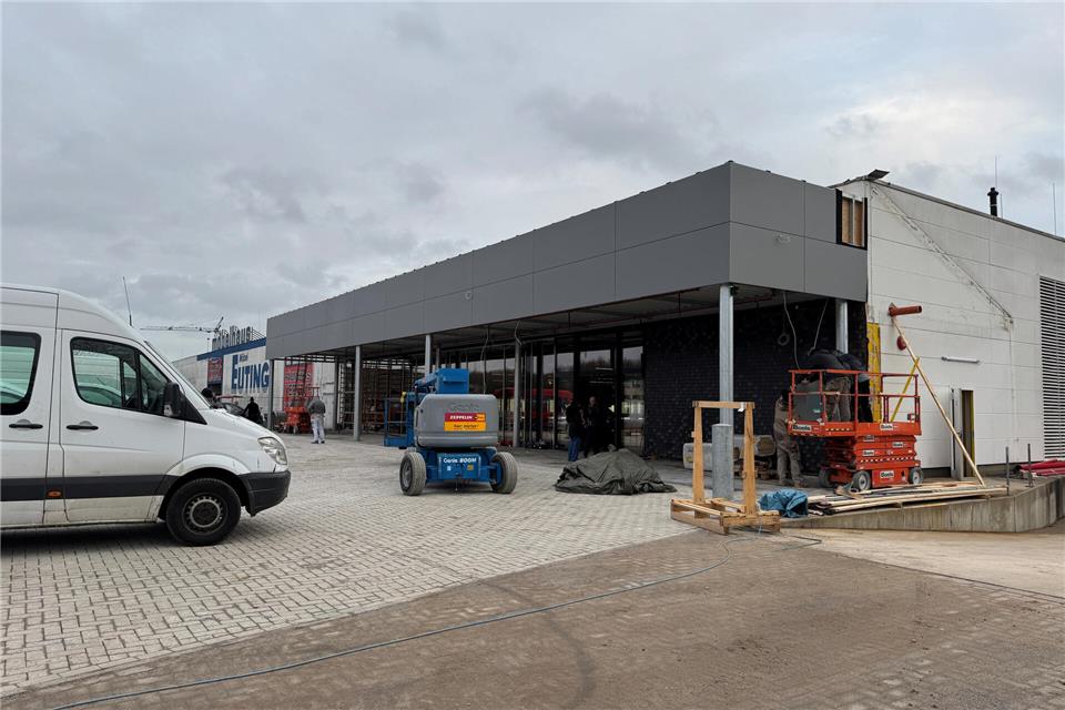 Der umgebaute Aldi-Markt soll noch im Dezember wieder öffnen.