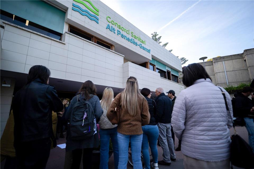 Der ungewöhnliche Fall spaltet Spanien. Vor dem Krankenhaus wurde protestiert.Lorena Sopêna/EUROPA PRESS/dpa