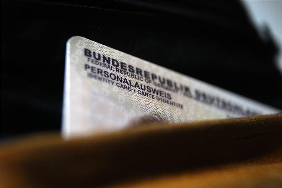 Der verloren gegangene Ausweis hat eine weite Reise hinter sich. (Symbolbild)Karl-Josef Hildenbrand/dpa