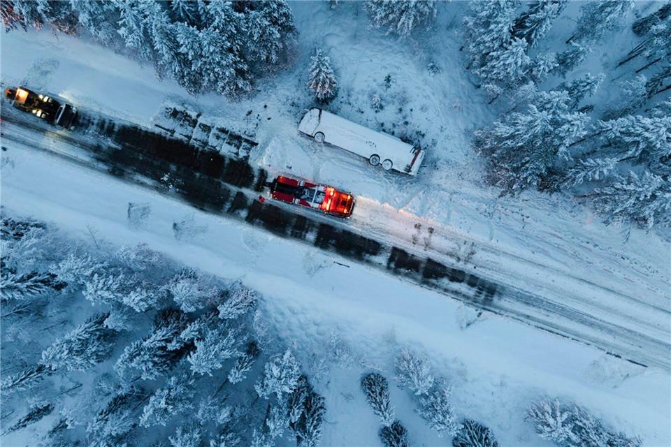 Der verschneite Unfallort.Erik Abel/TT News Agency/AP/dpa