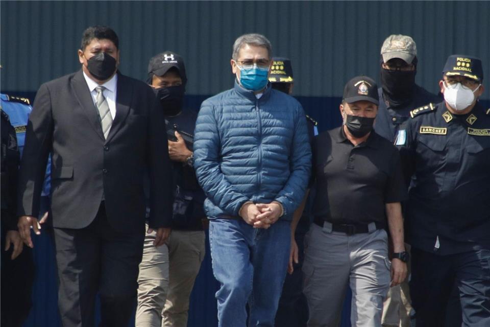 Der verurteile Ex-Präsident ist wieder frei. (Archivbild)Elmer Martinez/AP/dpa