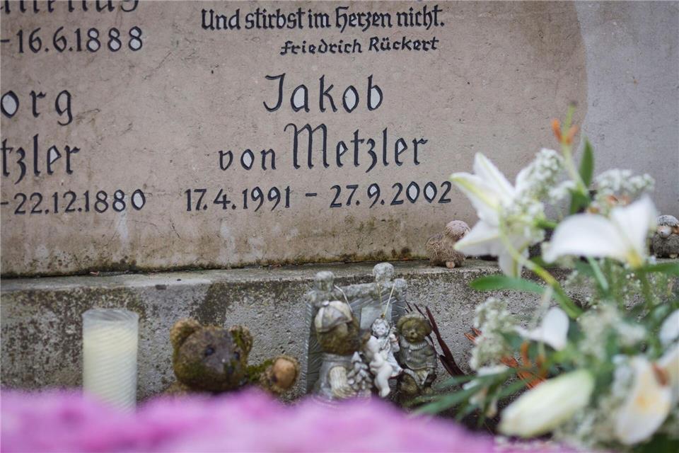 Der verurteilte Mörder von Jakob von Metzler bleibt weiter in Haft. Sein Antrag auf vorzeitige Entlassung liegt vorerst auf Eis – er hat das Prüfverfahren gestoppt. (Archivbild)Frank Rumpenhorst/dpa