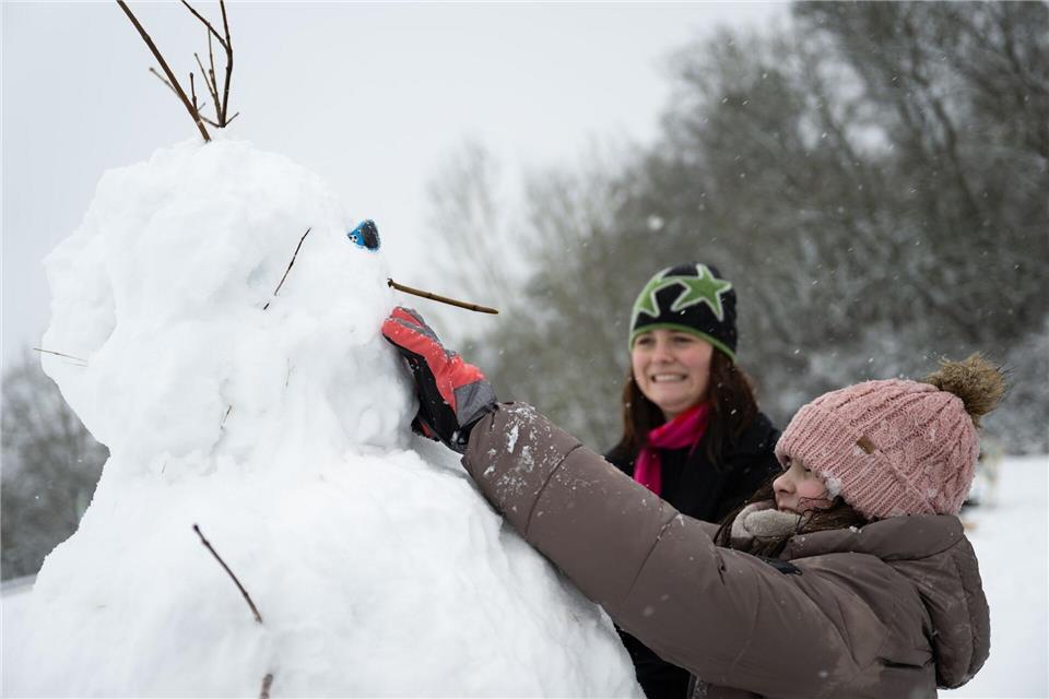 Der viele Schnee sorgte mancherorts auch für Freude. Florian Wiegand/dpa