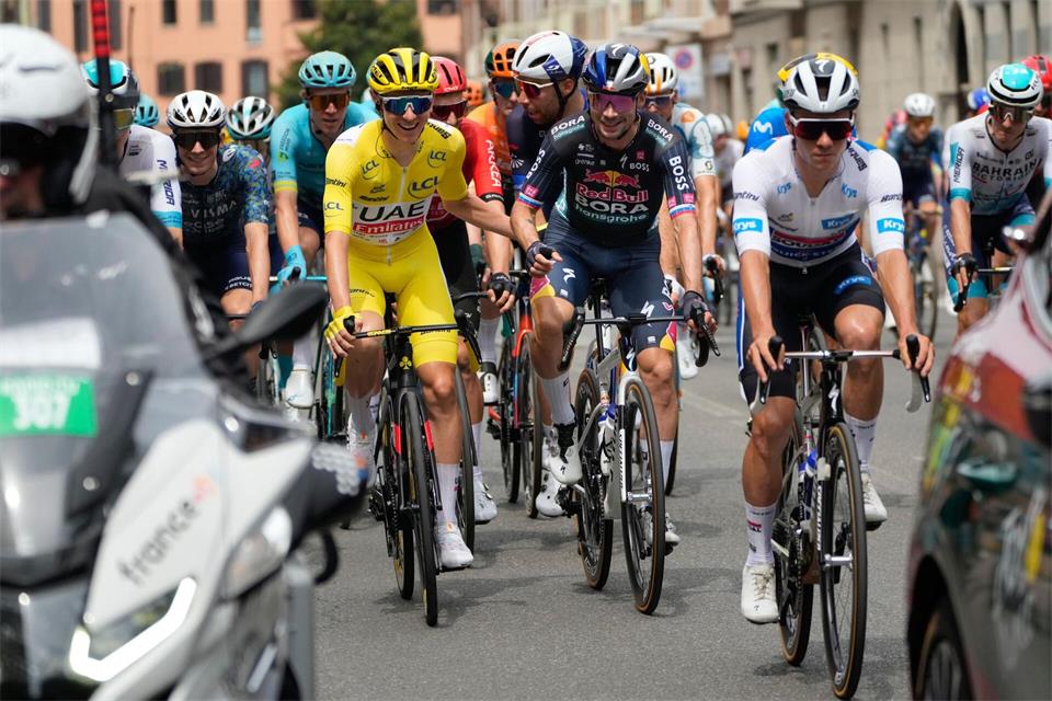 Der viermalige Vuelta-Sieger Primoz Roglic dürfte gegen Tadej Pogacar keine Chance haben. (Archivbild)Jerome Delay/AP/dpa
