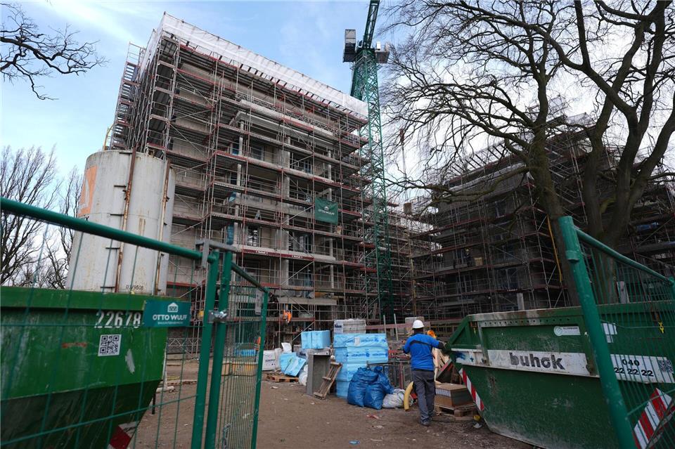 Der vom Bund verabschiedete Bau-Turbo hat in Hamburg nach Angaben der Stadtentwicklungsbehörde innerhalb von vier Monaten zu Hunderten zusätzlichen Baugenehmigungen geführt. (Archivbild)Marcus Brandt/dpa