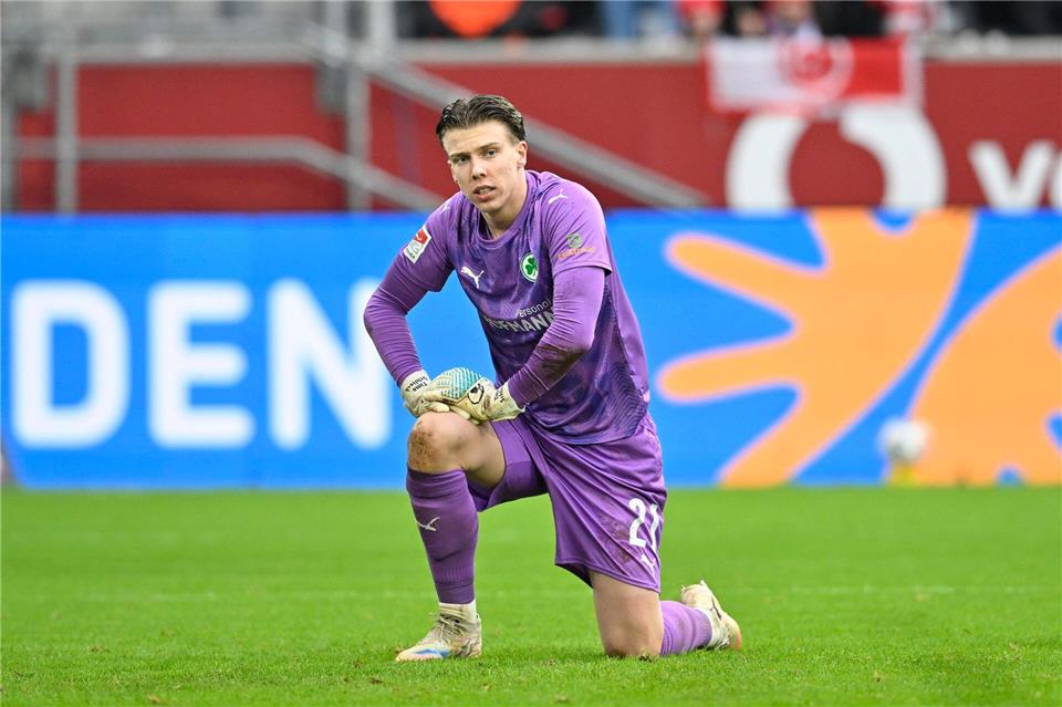 Der von RB Leipzig ausgeliehene Torhüter Timo Schlieck kämpft derzeit mit Fürth noch um den Klassenerhalt. (Archivbild)Anke Waelischmiller/dpa