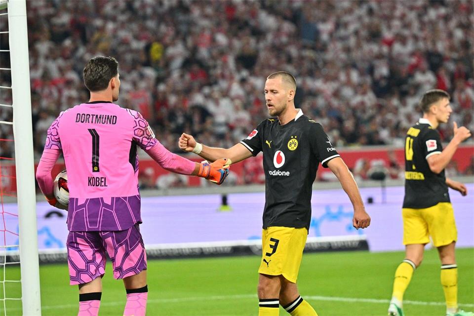 Der von den VfB-Fans ausgepfiffene Dortmunder Abwehrspieler Waldemar Anton zeigte an alter Wirkungsstätte eine starke Leistung.Jan-Philipp Strobel/dpa