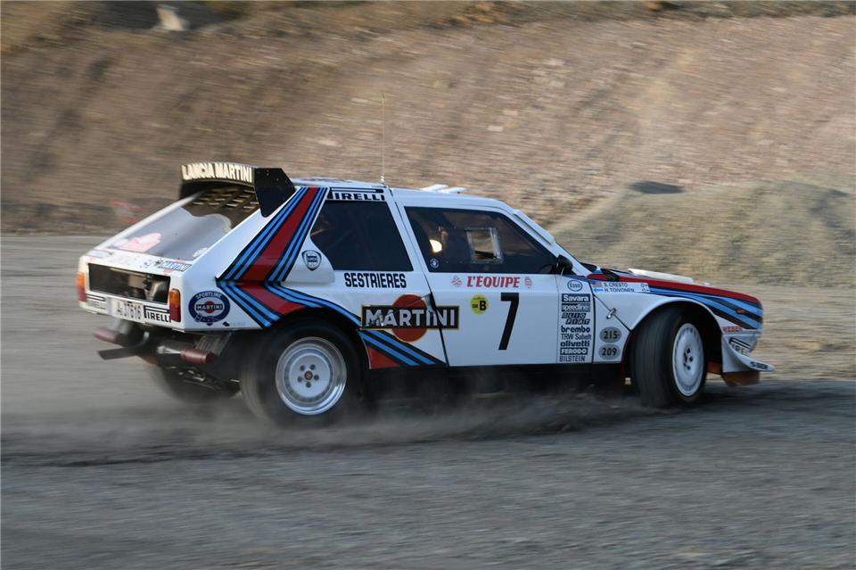 Der will nicht nur spielen: Schnuppern Legenden wie der Lancia Delta S4 Schotter vor dem Kühler, geht’s schnell richtig aFabian Hoberg/dpa-tmn