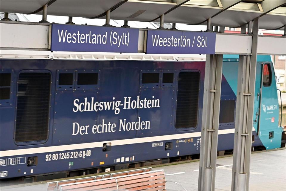 Der zweigleisige Ausbau der Marschbahn nach Sylt beschäftigt am Donnerstag den Bundestag. (Archivbild)Carsten Rehder/dpa