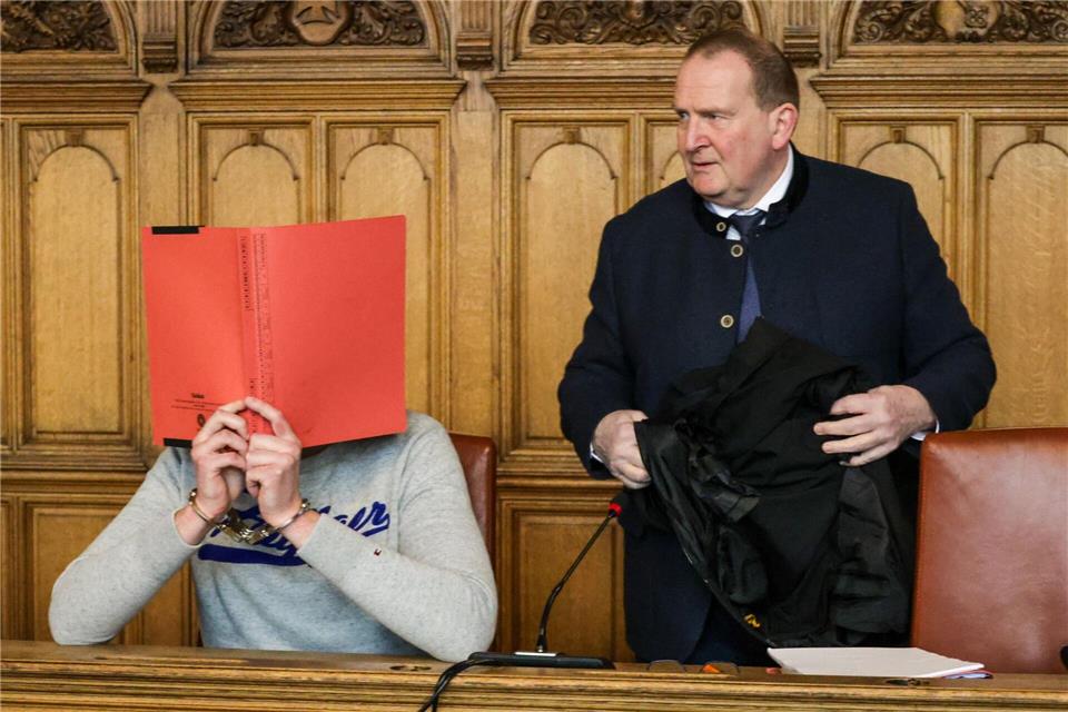 Der zweite Angeklagte schwieg zu den Vorwürfen.Focke Strangmann/dpa