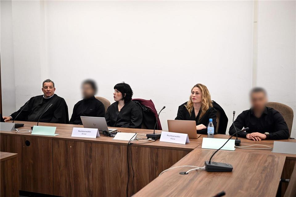 Der zweite Angeklagte soll die Anweisungen des 24-Jährigen ausgeführt haben.Federico Gambarini/dpa