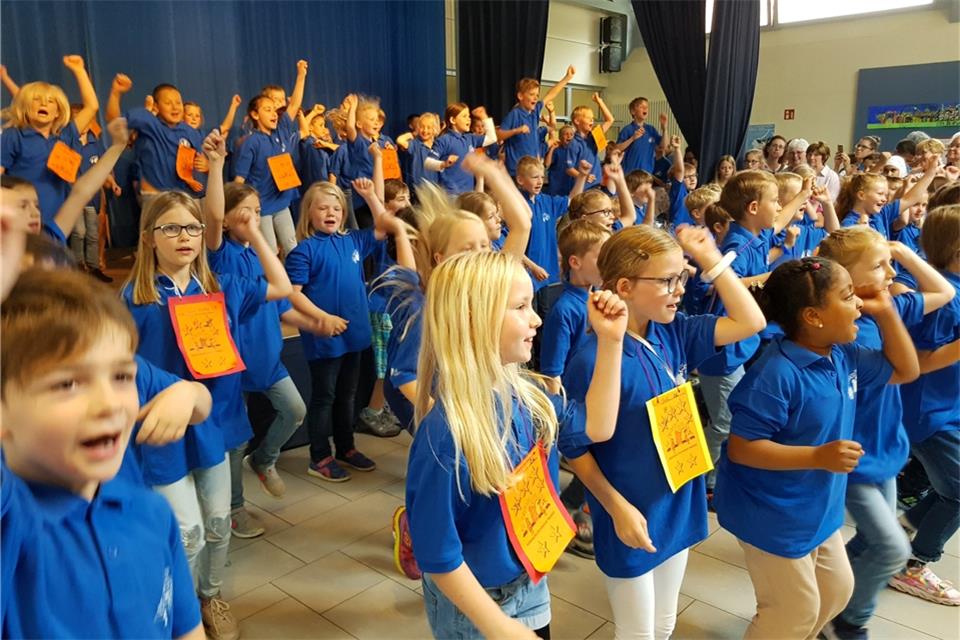 Der zweite Jahrgang zeigte eine Tanzaufführung. 