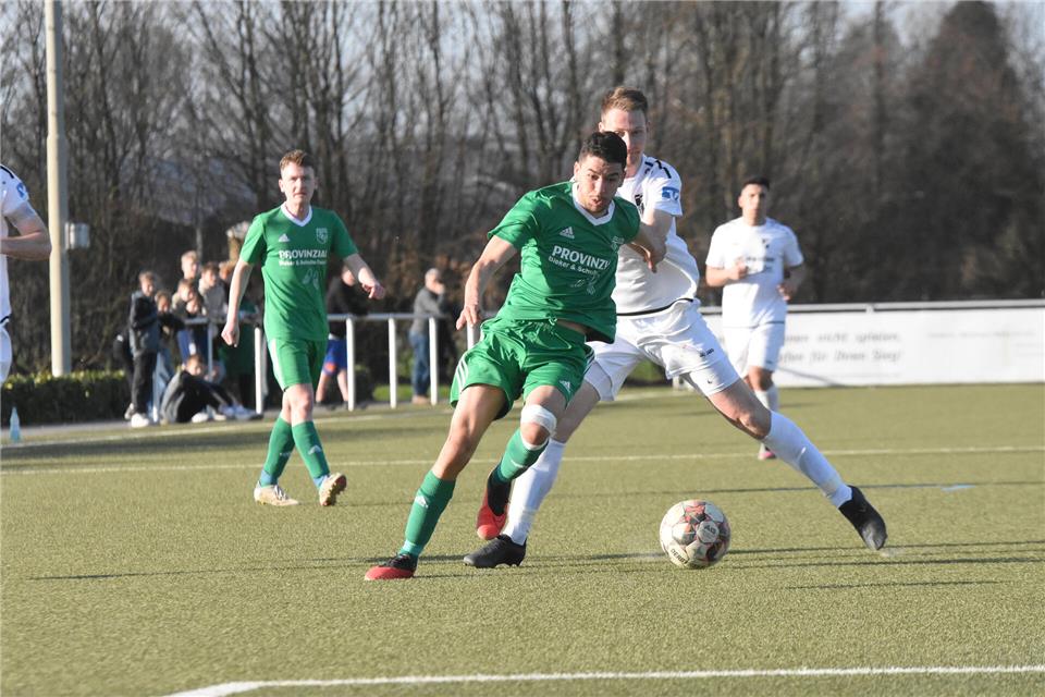 Derbyzeit Raesfeld gegen Heiden: Der TSV (vorne mit Hatime Oulamine) liegt knapp vorne.