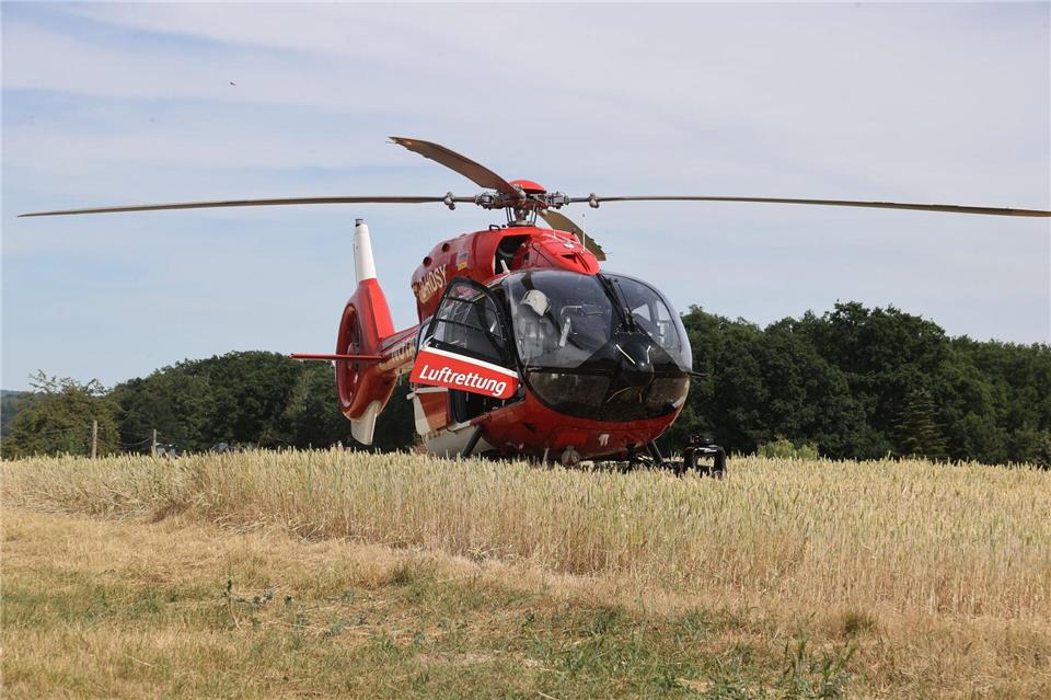 Derzeit stehen in Sachsen-Anhalt drei Rettungshubschrauber zur Verfügung, zudem kommen auch Helikopter aus angrenzenden Bundesländern zum Einsatz. (Archivbild)Bodo Schackow/dpa