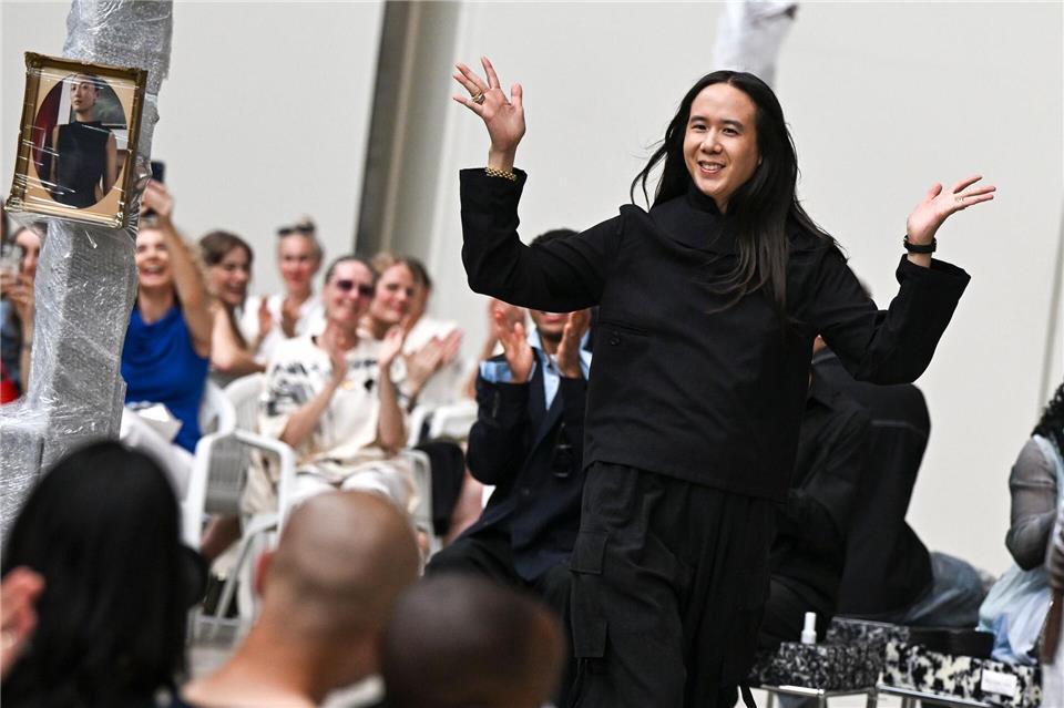 Designer William Fan ließ sich vom Reisen inspirieren. Jens Kalaene/dpa