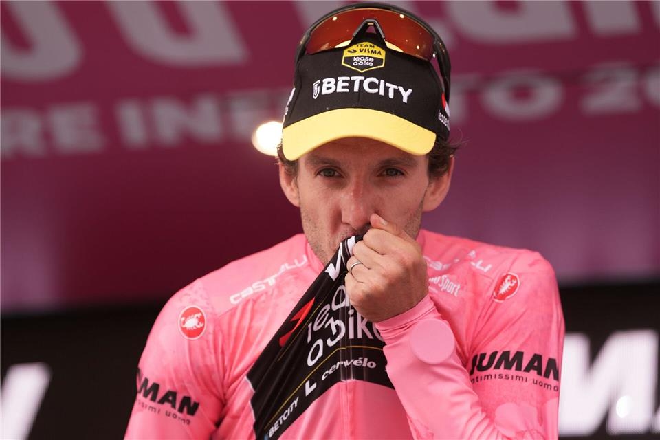 Designierter Giro-Champion: Simon Yates am Ziel seiner Träume.Massimo Paolone/undefined/LaPresse/AP/dpa