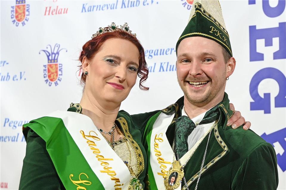 Désirée und Simon Kremers vom Pegauer Karneval-Klub sind das erste Landesprinzenpaar Sachsens.David Hammersen/dpa