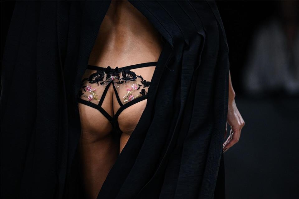 Dessous sind oft kleine Kunstwerke - und wollen schonend gereinigt werden.picture alliance/dpa