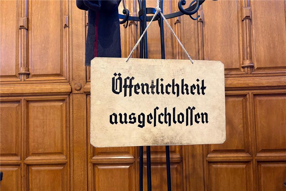 Details zum Urteil gegen den Tanztrainer erfuhr die Öffentlichkeit nicht - sie wurde zum Schutz der Opfer und des Angeklagten ausgeschlossen. Helen Hoffmann/dpa