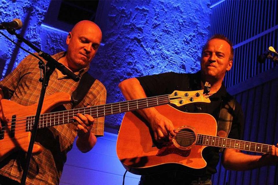 Detlef Blanke und Michael Kruse sind als Musikduo seit 40 Jahren auf der Bühne.