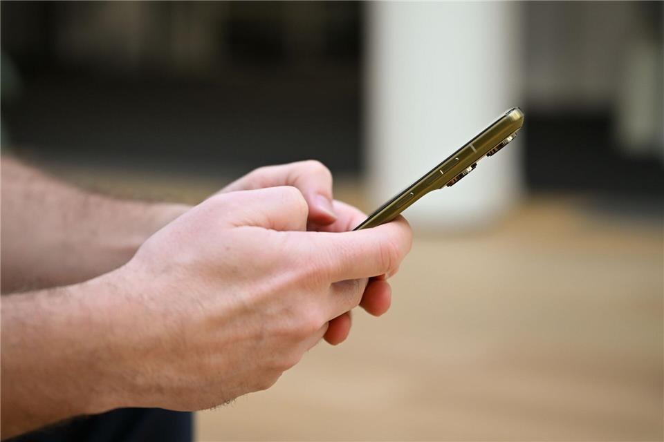 Deutlich dünner als andere Geräte in dieser Klasse: Das Motorola Signature trägt nicht sonderlich dick auf.Nico Tapia/dpa-tmn