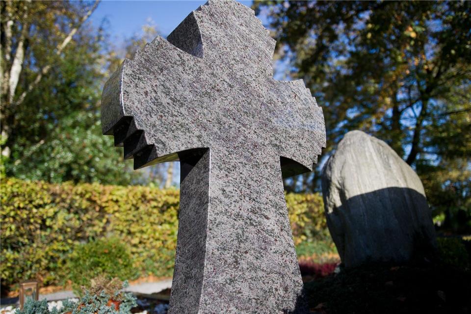 Deutlich weniger Menschen wünschen sich ein traditionelles Erdgrab.picture alliance / dpa