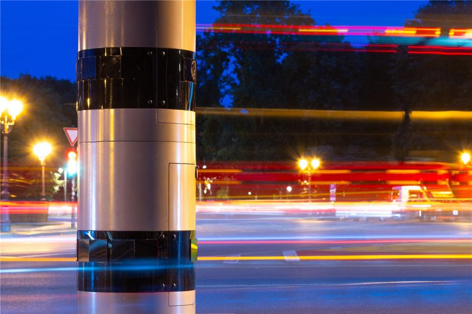 Deutlich zugenommen hat mit 977.664 Fällen die Zahl der registrierten Geschwindigkeitsverstöße. (Symbolbild)Monika Skolimowska/dpa