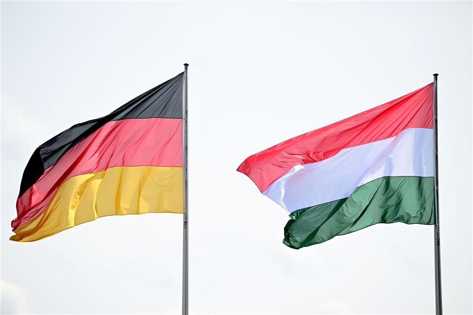 Deutsche Autobauer und Zulieferer sind auch in Ungarn vertreten - mit zunehmender Tendenz. (Symbolbild)Sebastian Gollnow/dpa