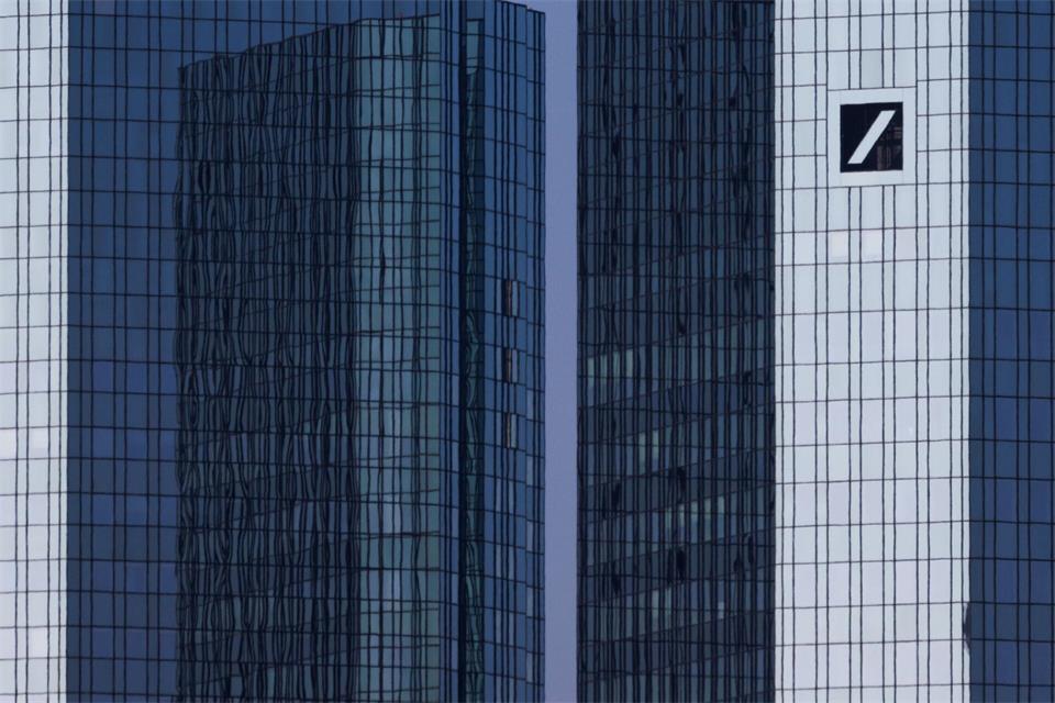 Deutsche Bank: Auch die Zwischenbilanz für das dritte Quartal fällt positiv aus. (Archivbild)Lando Hass/dpa