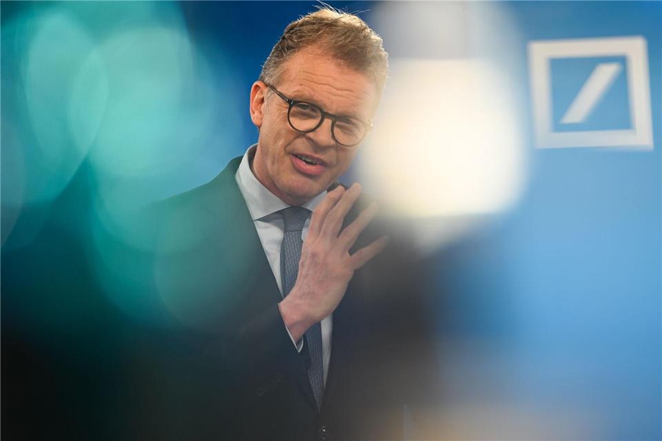 Deutsche-Bank-Chef Christian Sewing hatte die Führung des größten deutschen Geldhauses im Jahr 2018 in einer langen und tiefen Krise übernommen. (Archivbild)Arne Dedert/dpa