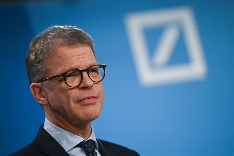 Deutsche-Bank-Chef Christian Sewing warnt vor dem Aufstieg populistischer Parteien. (Archivbild)Florian Wiegand/dpa