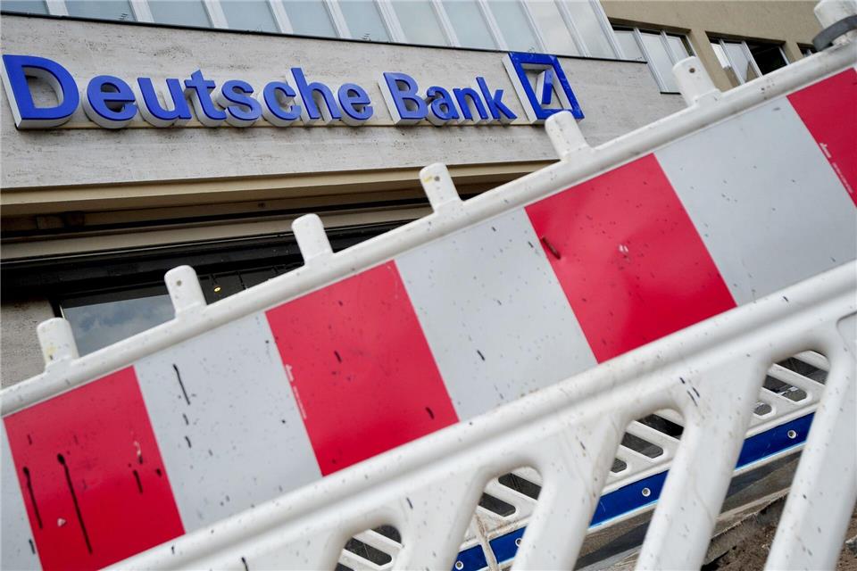 Deutsche Bank zieht Konsequenzen aus dem Umgang des Verbandes Familienunternehmer mit der AfD: Der Verband darf Räumlichkeiten der Bank in Berlin nicht mehr für seine Veranstaltungen nutzen. (Symbolbild)picture alliance / dpa