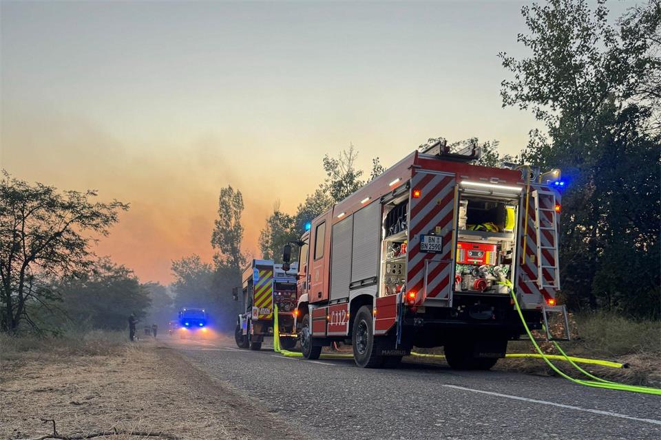 Deutsche Feuerwehrleute haben nach elf Tagen einen Hilfseinsatz in Serbien beendet. (Archivbild)Feuerwehr Bonn/dpa