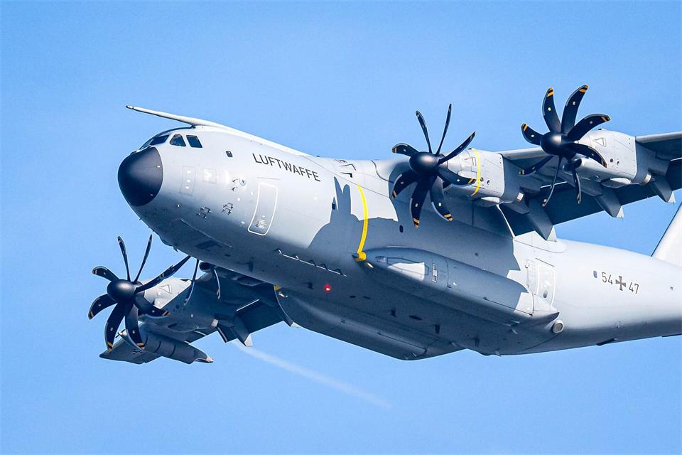 Deutsche Flugzeuge sollen bei dem Manöver für die Luftbetankung sorgen. (Archivbild)Sina Schuldt/dpa