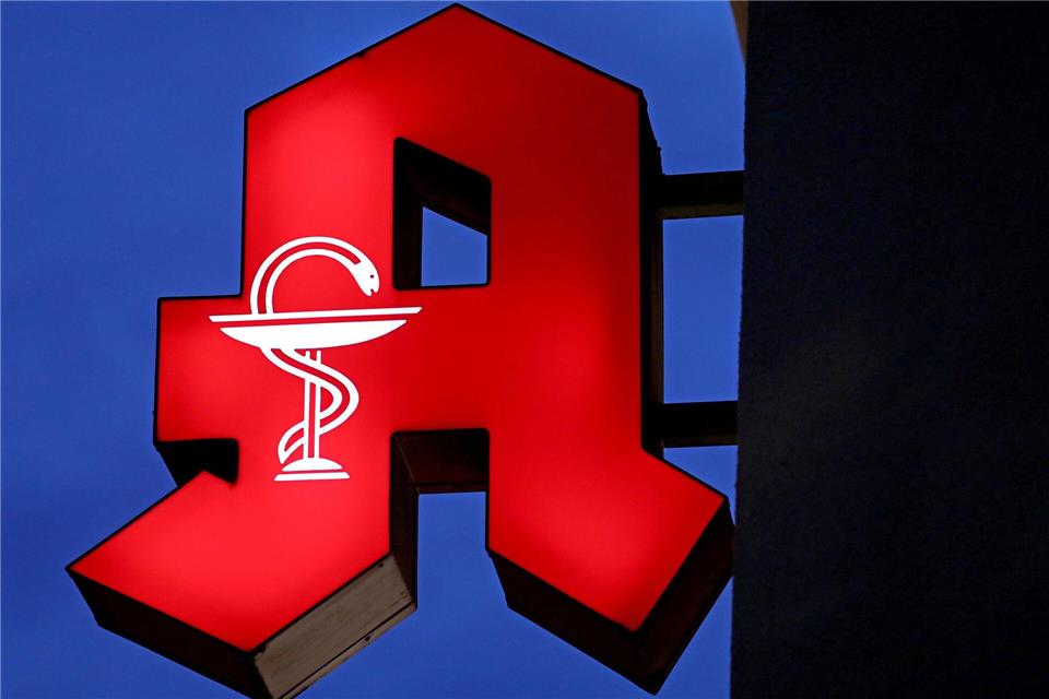 Deutschland darf sich nicht aus Preisgründen von existenziell wichtigen Medizinlieferungen aus dem Ausland abhängig machen, mahnt Nordrhein-Westfalens Gesundheitsminister Karl-Josef Laumann (CDU). (Symbolbild)Oliver Berg/dpa