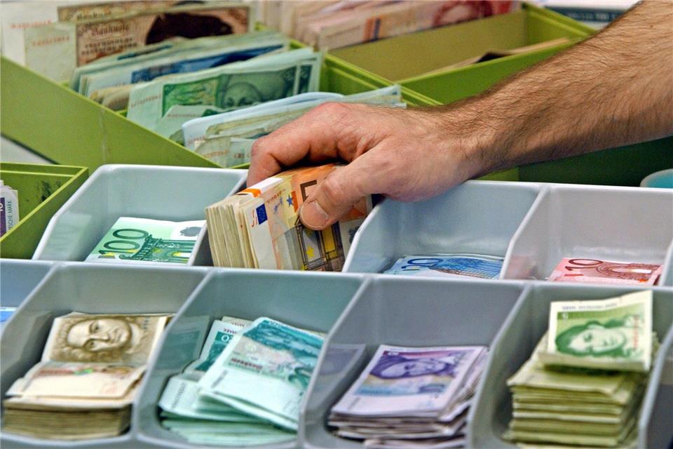 Deutschland gehört zu den Ländern im Euroraum, in denen der Umtausch der alten nationalen Währung in Euro zeitlich unbegrenzt möglich ist. (Archivbild)Frank May/dpa