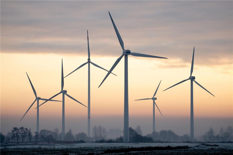 Deutschland hat erstmals seit 2023 wieder mehr Strom ins Ausland verkauft als eingeführt. (Symbolbild)Hauke-Christian Dittrich/dpa