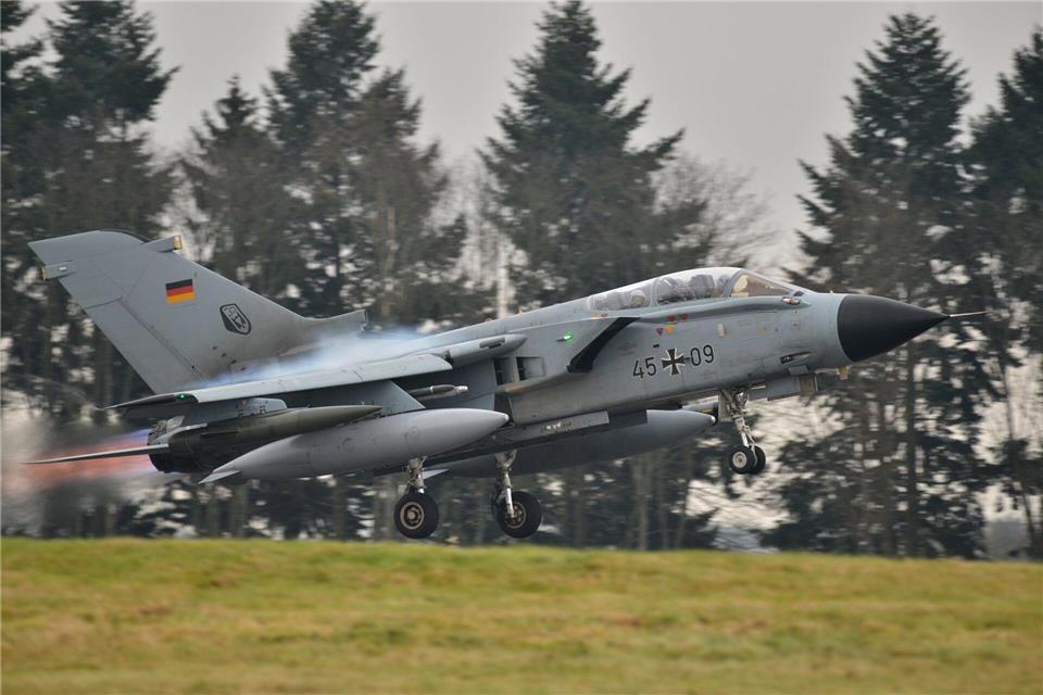 Deutschland hat für die Übung unter anderem drei Tornados angemeldet. (Archivbild)picture alliance / Harald Tittel/dpa