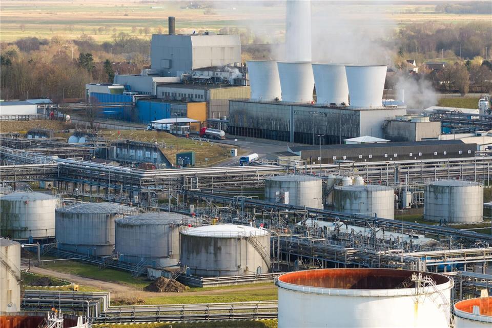 Deutschland ist bei fossilen Rohstoffen wie Erdöl und Erdgas auf Importe angewiesen. (Symbolbild)Bodo Marks/dpa