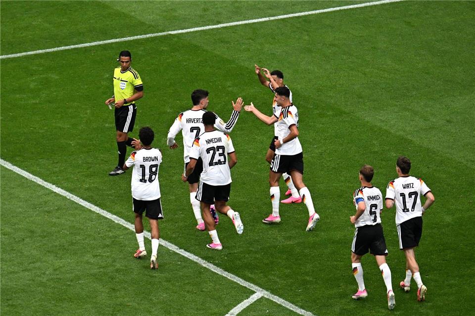 Deutschland jubelt über einen erfolgreichen WM-StartFederico Gambarini/dpa