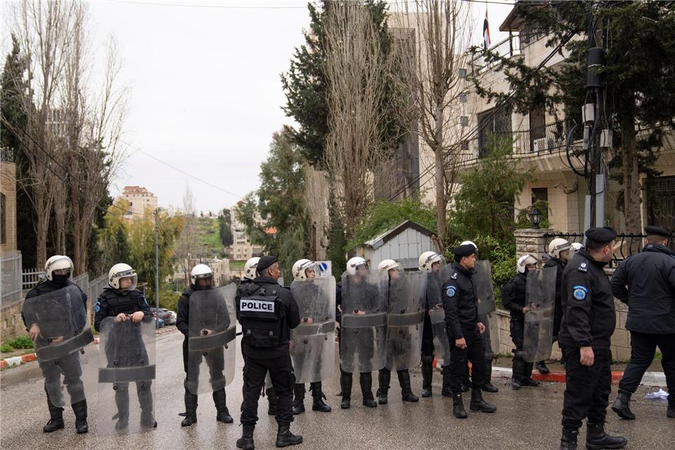 Deutschland will die palästinensische Polizei auch künftig unterstützen. (Archivbild)Nasser Nasser/AP/dpa