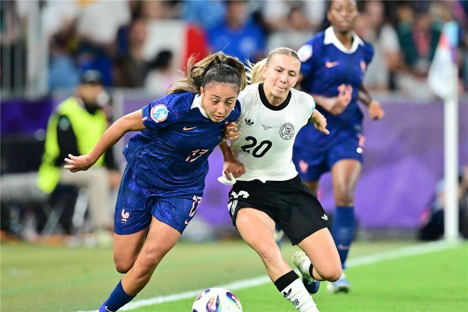Deutschlands Elisa Senß im EM-Viertelfinale gegen Frankreich: Auch ihr Club Eintracht Frankfurt bekommt eine Zahlung von der UEFA. (Archivbild)Sebastian Christoph Gollnow/dpa