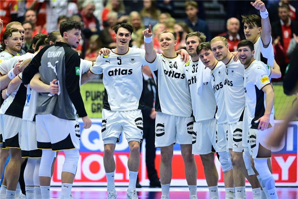 Deutschlands Handballer dürfen weiter vom EM-Halbfinale träumen.Sina Schuldt/dpa