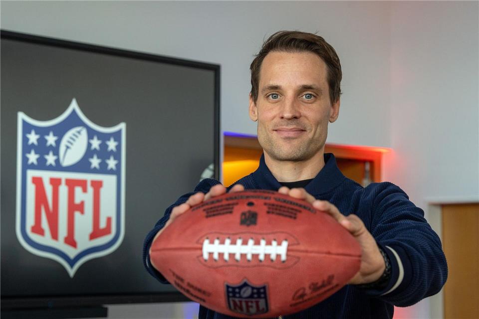 NFL-Hype in Berlin: Ticketnachfrage knackt Millionenmarke Deutschlands NFL-Chef Alexander Steinforth freut sich über die große Nachfrage.Soeren Stache/dpa
