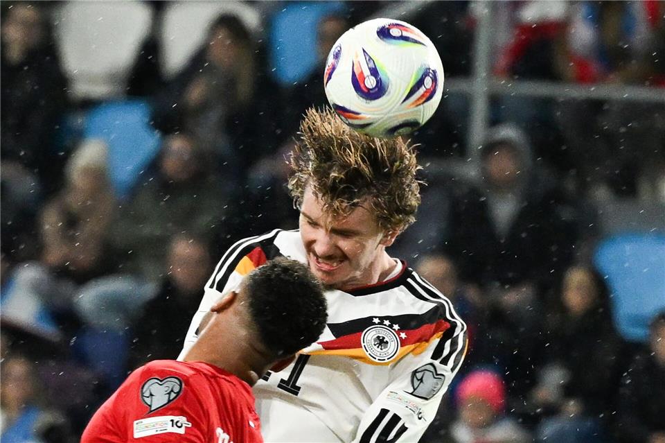 Deutschlands Nick Woltemade in Aktion gegen Luxemburgs Marvin Martins.Federico Gambarini/dpa