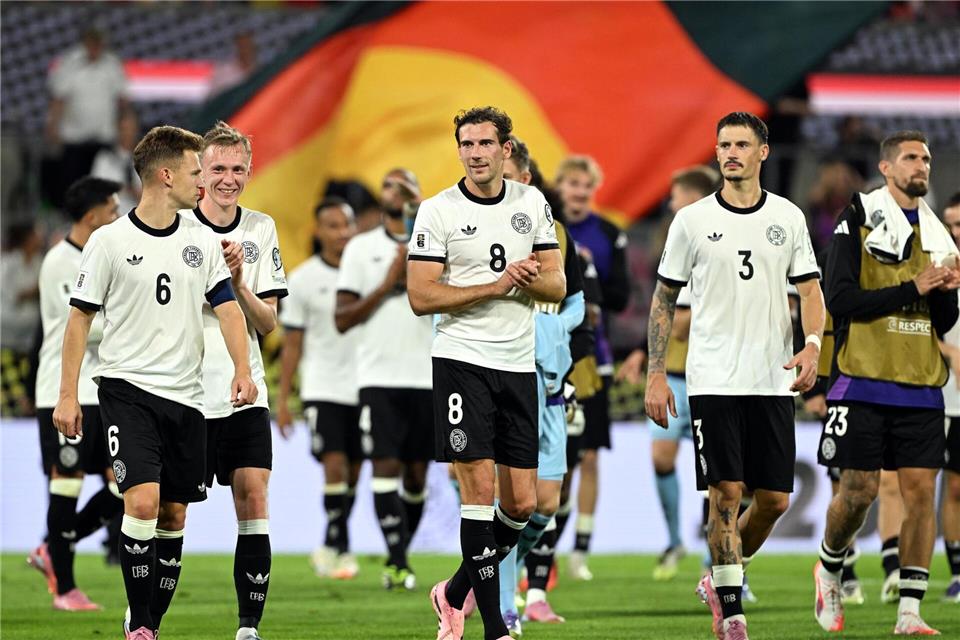 Deutschlands Spieler jubeln nach dem Spiel gegen Nordirland.Federico Gambarini/dpa